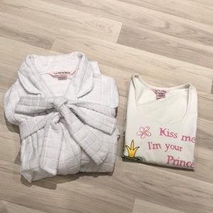 La Vie en Rose white robe Size M/L plus a size XL 95% tee